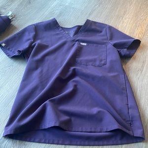 Figs one pocket scrub top size small. Purple shadow